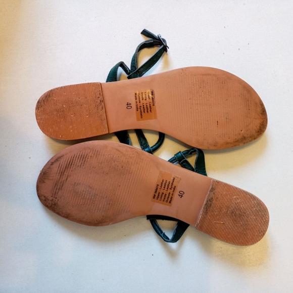 Rare Earth green "T" strap leather nomadic thong sandals - Picture 6 of 6